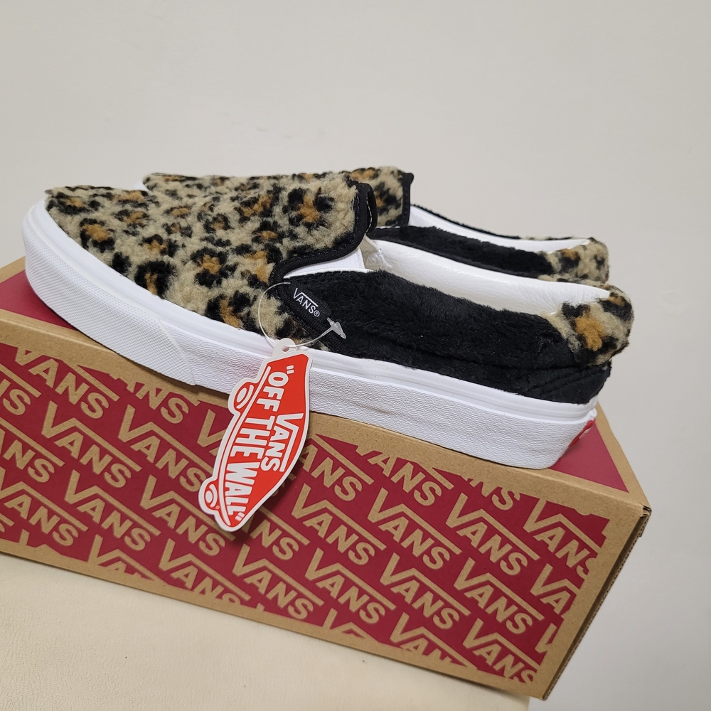 NWT VANS Sherpa Cheetah Slip On Sneakers